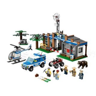 LEGO 4440 Lego City Forest Police Station NEW IN SEALED BOX /w 