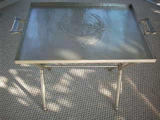 ANTIQUE EVERLAST HAMMERED ALUMINUM TRAY WITH STAND