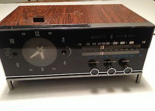   Zenith B471R Woodgrain Solid State AM FM Alarm Clock Radio Works
