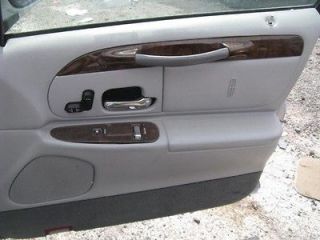 98 99 00 01 02 LINCOLN TOWN CAR FRONT DOOR TRIM PANEL RIGHT PASSENGER 