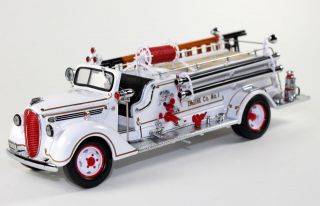 Franklin Mint 1938 Ford Fire Engine Diecast Truck 132 B11E252 SN# 2 