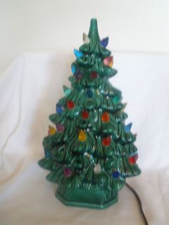 VIANTAGE HOLLAND MOLD 11 CERAMIC CHRISTMAS TREE WITH LIGHTED BASE