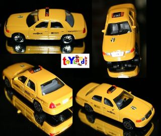   New York City Taxi Cab Set Ford Crown Victoria 1/43 Scale Diecast Mint