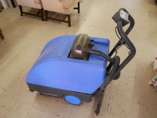   REVOLUTION AUTOMATIC INDUSTIRAL SCRUBBER COMMERCIAL MSRC21B SWEEPER