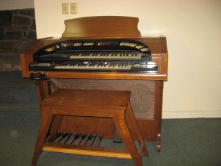 Vintage CONN Theatrette Organ Model 550 With Bench