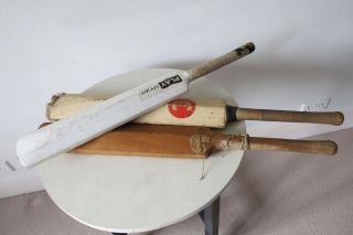 vintage cricket bat in Cricket