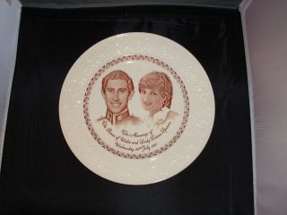 LIMITED EDITION WEDDING PLATE FOR PRINCE CHARLES AND LADY DIANA, MINT