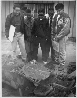 1991 GREGG LEFEVRE WITH KIDS LOOKING AT CARVED MAN HOLE COVER BOSTON 