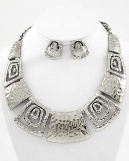 CLEOPATRA LOOK HAMMERED SILVERTONE DROPS NECKLACE EARRING