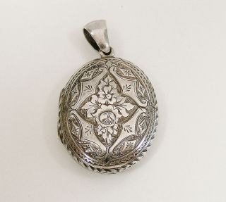 VICTORIAN HAND ETCHED STERLING SILVER LARGE MOURNING PHOTO LOCKET 