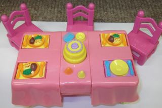 Dora the Explorers Dining Room Table with Chairs