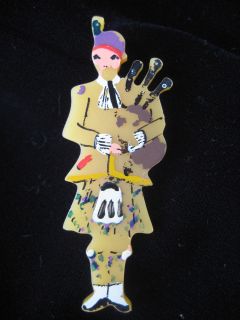Fun Vintage Scottish Bagpipe Player Plastic Worn Paint Pin Brooch 