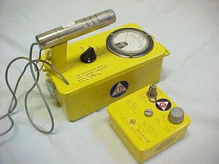 Lionel Civil Defense Geiger Counter CD V 700 Model 6b   Does Not Work