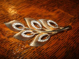   Vintage Gold Rhinestone/ KRAMER Signed five Leaf Set Brooch / Pin