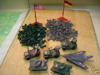 260 ARMY MEN PLAY SET   GERMANY vs. USA   plastic toy soldiers HO 