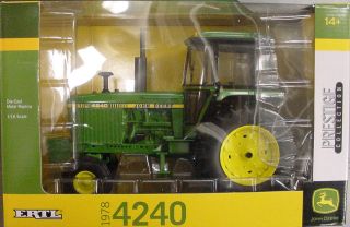 JOHN DEERE Ertl Toy TBE45290 4240 Tractor 116 scale