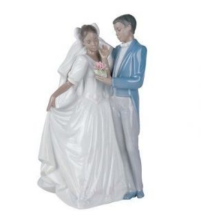 Nao Lladro Porcelain Figurine FOREVER LOVE   Wedding Couple 