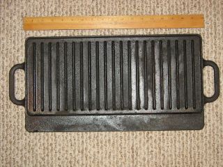 Lodge Cast Iron Reversible Griddle   Grid / Iron 17 1/2 by 9 1/2