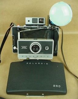 Polaroid 250 Land camera complete outfit Gorgeous near mint condition