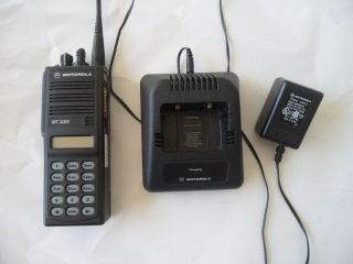 Motorola MT2000 Handie Talkie FM Radio, UHF, Model H01SDH9AA7AN Weak 