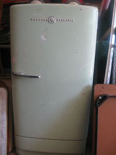 General Electric Refrigerator in Collectibles
