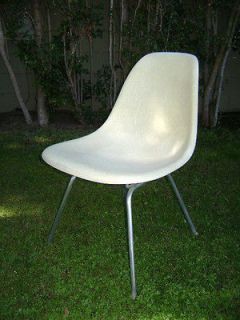 AUTHENTIC Herman Miller EAMES White FIBERGLASS SIDE CHAIR Signed