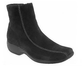 Clarks Water Resistant Suede Side Zip Comfort Ankle Boots black 8.5w