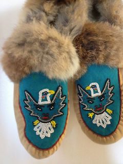 Vintage Native American fur lined hand beaded leather moccasin 