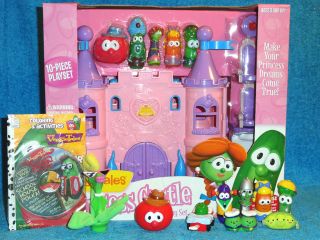 VEGGIE TALES PRINCESS CASTLE PLAYSET   NEW IN BOX   WITH EXTRA FIGURES 