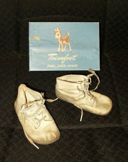   VINTAGE MRS DAYS IDEAL BABY SHOES / IN A TRIMFOOT BABY DEER SHOE BOX