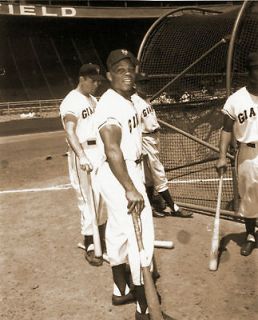 RARE STILL NEW YORK GIANTS WILLIE MAYS AT THE BATTING CAGE