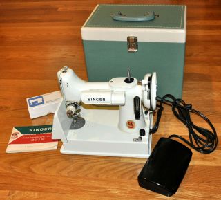 vintage singer sewing machine,sewing machine,singer featherweight 