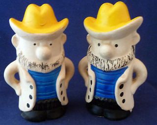Country Cowboy Sheriff Western Wrangler Hat Gun Salt & Pepper Shakers 