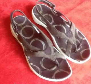 Merrell Shoes   Black And Gray Sandals   Flip Flops Thongs   Sz 7