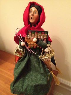 Byers Choice Caroler   2004 Cries of London   WOMAN SELLING CANDY