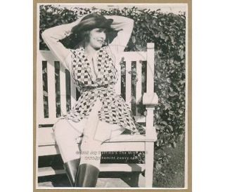 Photo CLAIRE WINDSOR Sitting on bench