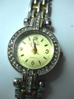   FAIR LADIES WATCH/ FACE WITH CRYSTALS AROUND FACE /METAL BAND/PETITE