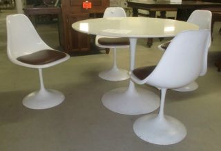 Mid century Modern Set of 4 Tulip Chairs with 42 Table