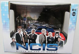 DIORAMA CBS NCIS GIBBS CAR 2006 DODGE CHARGER & 1970 PLYMOUTH HEMI 