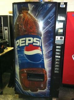 Dixie Narco 501E Soda Water Gatorade Vending Machine
