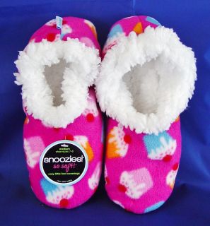 SNOOZIES NWT Womens Slippers Fuzzy PINK CUPCAKES CAKES Slipper No Skid 