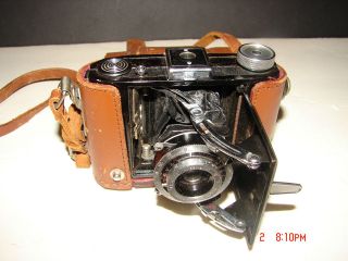 VINTAGE 1950S BABY SUZUKA CAMERA WITH LEATHER CASE PHOTO PHOTOGRAPHY 