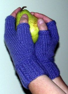 Smittenz©   fingerless gloves   KNITTING PATTERN 8 ply yarn knitted 