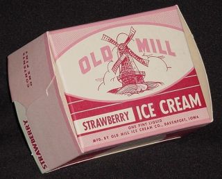Unused Old Mill Pint Strawberry Ice Cream Carton Davenport,Iowa