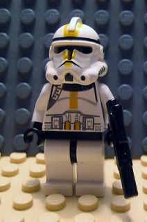 Lego Star Wars Yellow Star Corps Trooper minifig & blaster 7655