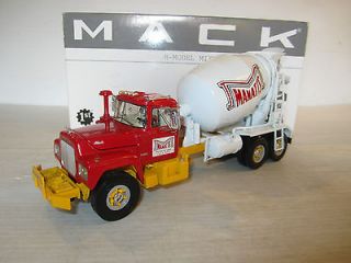 First Gear 1/34 R Mack Cement Mixer Truck MANATTS Concrete Co. used