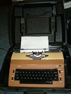 RARE  Commentator 1 Electric vintage Typewriter w/case    tested 