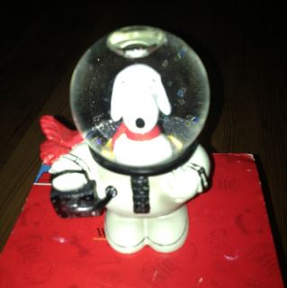 45mm Peanuts Snoopy The Dog In White Astronaut Suit Water Globe 