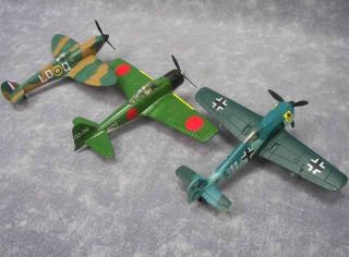 Air Signature 1 48 Die Cast WWII Aircraft Spitfire Zero Focke Wulf 