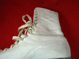 Vintage White Leather Women Ice Skates from Johnsons North Star SIZE 7